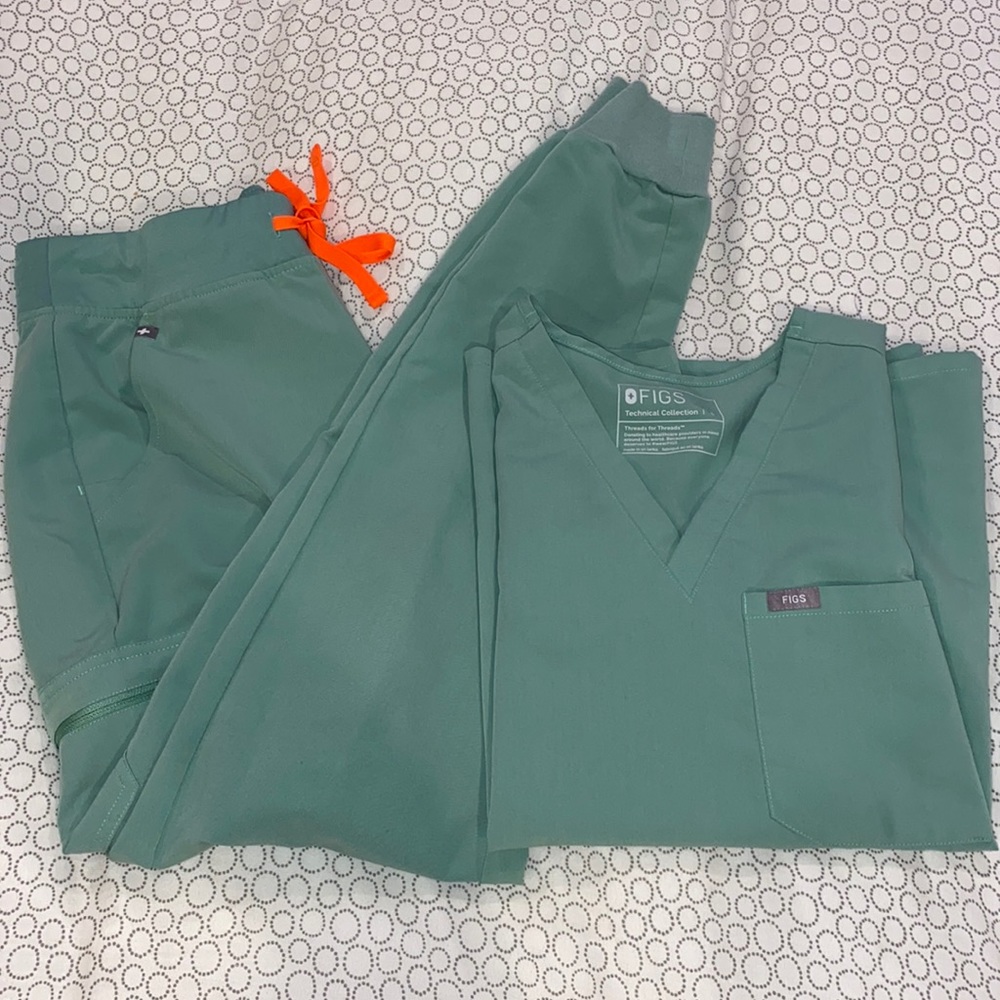Figs Scrub Set